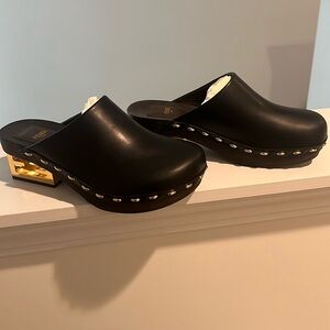 BRAND NEW FENDI CLOG VITELLO NERO 🔥🔥🔥🔥🔥🔥
